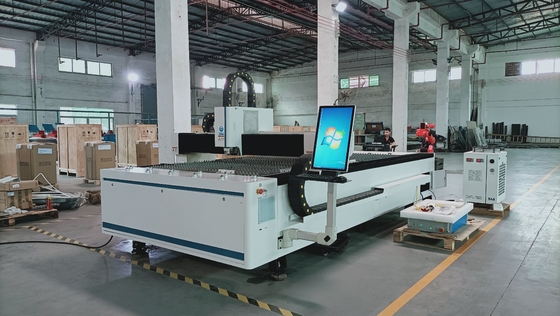 بيع ساخن المعدن ليزر عملية ليزر القطع الصناعية الآلات المعدات Cnc ألياف ليزر قطع آلة 3015
