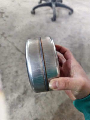 آلة لحام ليزر أوتوماتيكية للفايبر 2000 واط للزجاجة المائية للجيش