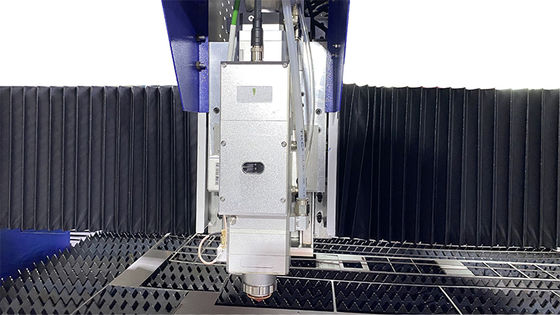 أفضل سعر لآلة قطع الليزر 3000 × 1500 مجموعة كاملة Raycus 2000w مصدر ليزر Raytols BM110