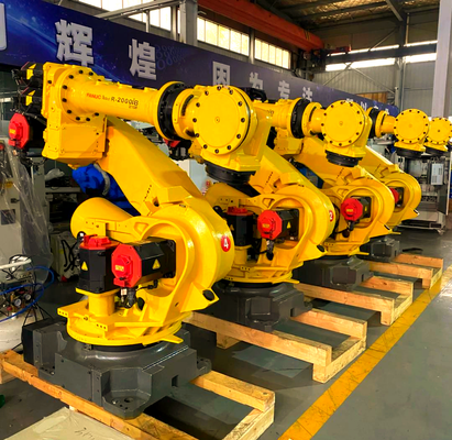 آلة قطع ليزر الروبوتية الصناعية FANUC لقطع ليزر الألياف ذات 6 محاور للصفائح المعدنية والأنبوب بدقة عالية ± 0.01mm