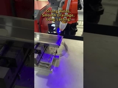 آلة لحام ليزر الألياف التلقائية المخصصة مع ذراع الروبوت ذات 6 محاور مع شهادة CE